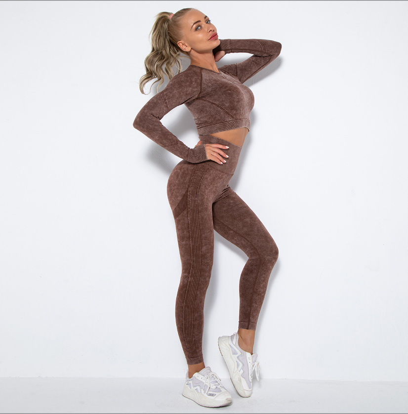 Valenzora | Sporty set with crop top and high-waisted leggings