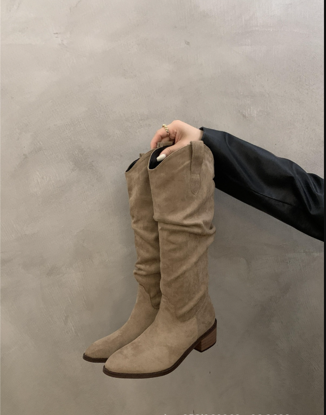 Valenzora - Vintage suede boots with ruffles