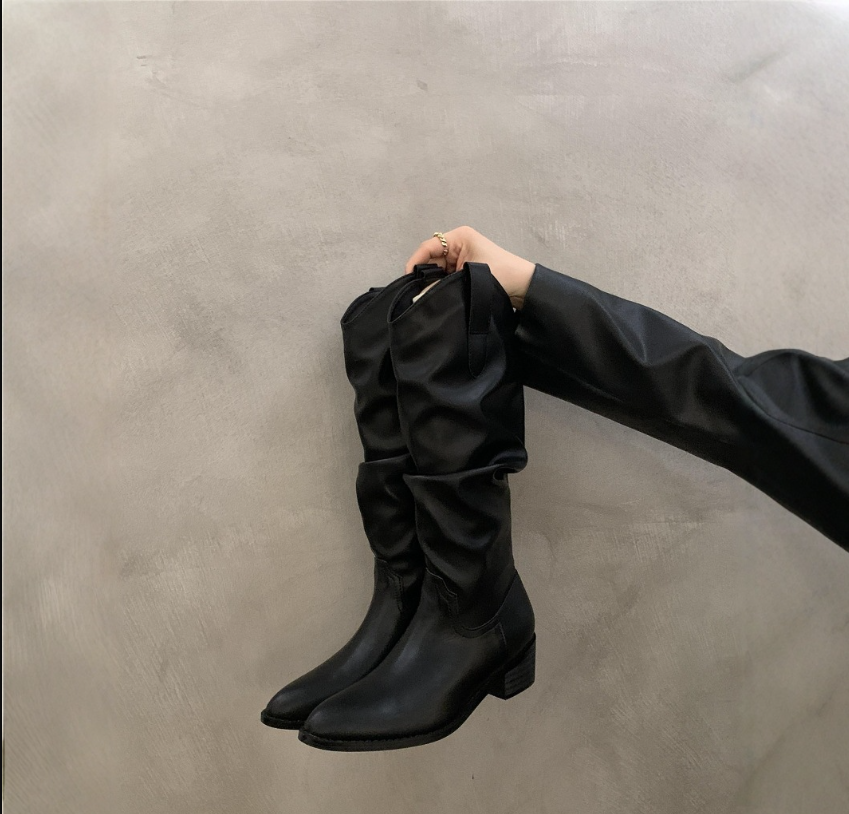 Valenzora - Vintage suede boots with ruffles