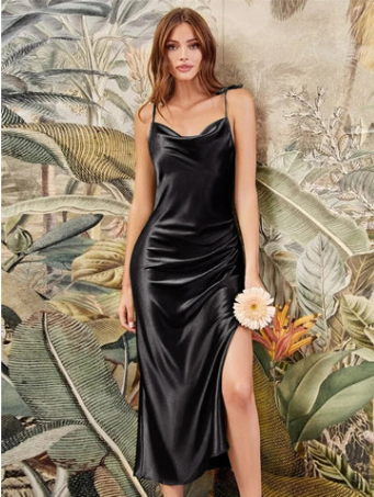 Valenzora | Salbeigrünes Satin-Maxikleid mit Wasserfallausschnitt und Trägern