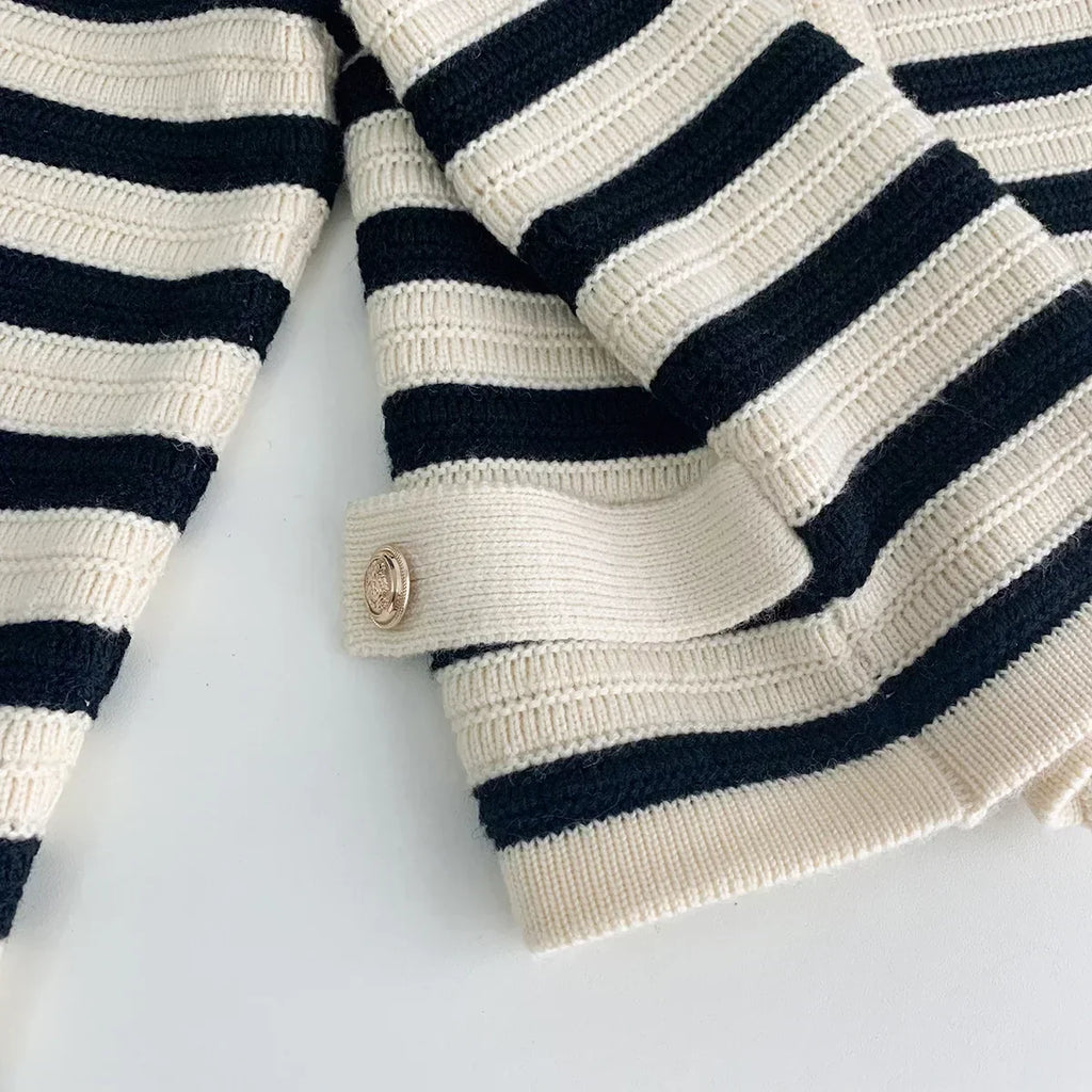 Gestreifte Strickjacke
