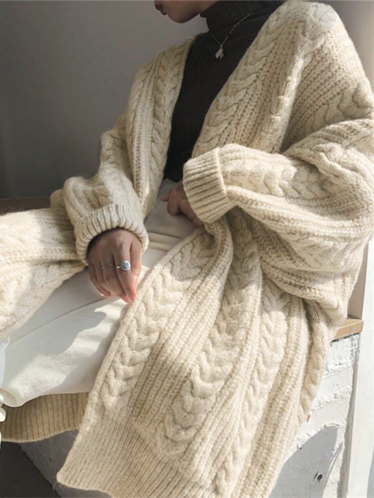 Lange Damenstrickjacke für den Herbst