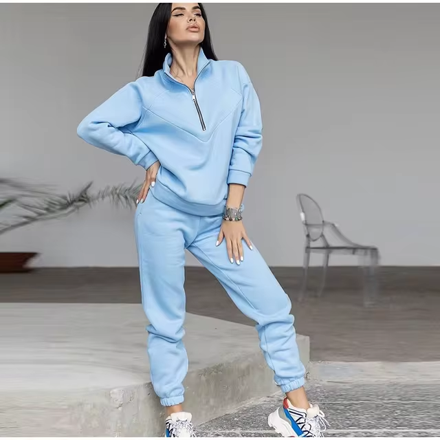 Valenzora | Comfortable tracksuit set with long sleeves and zipper