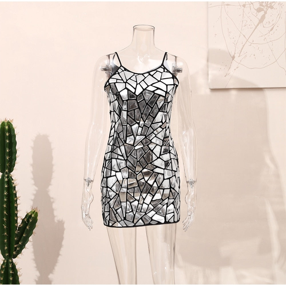 Valenzora | Steh einfach da und starre das Minikleid an