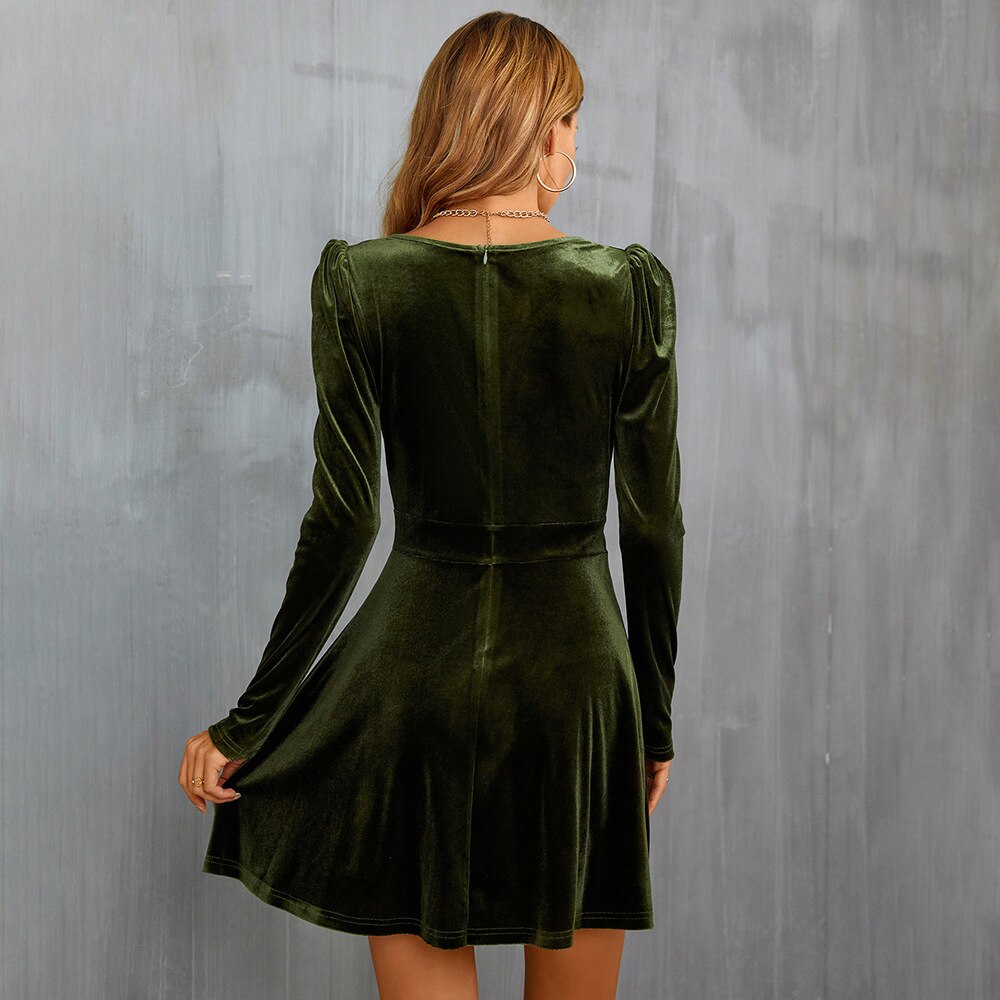 Valenzora - Velvet dress with V-neck in green