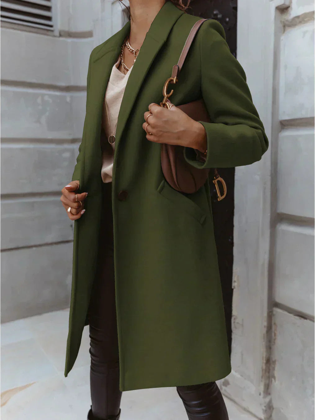 Wool coat with lapel and button