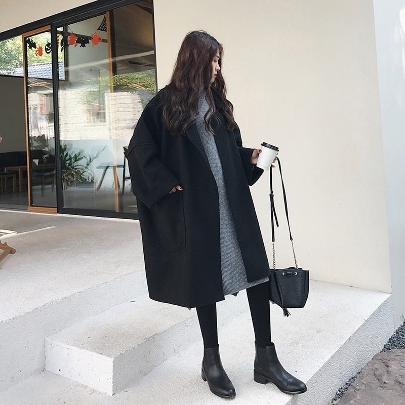 Valenzora | Elegant, loose-fitting wool trench coat for