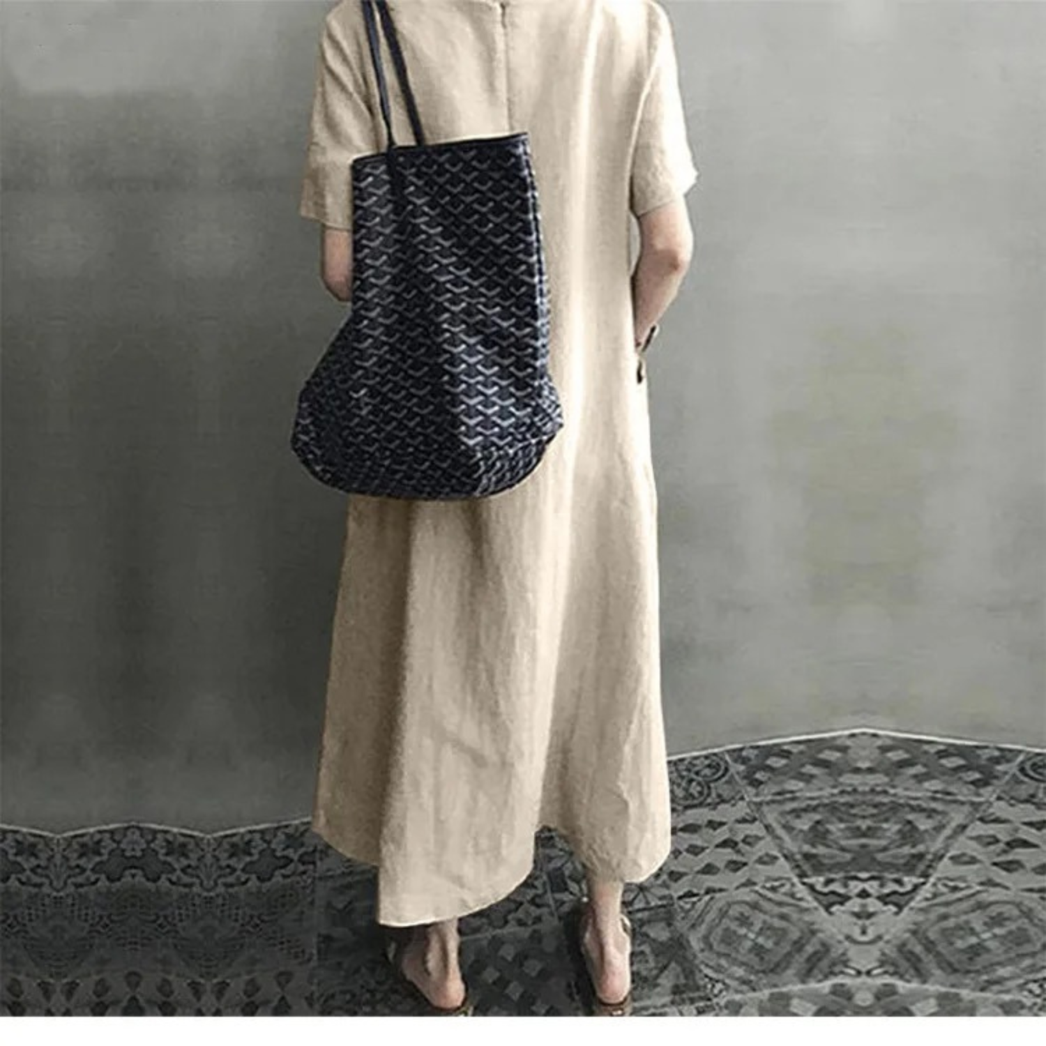 Valenzora | Slim, comfortable linen dress with V-neck