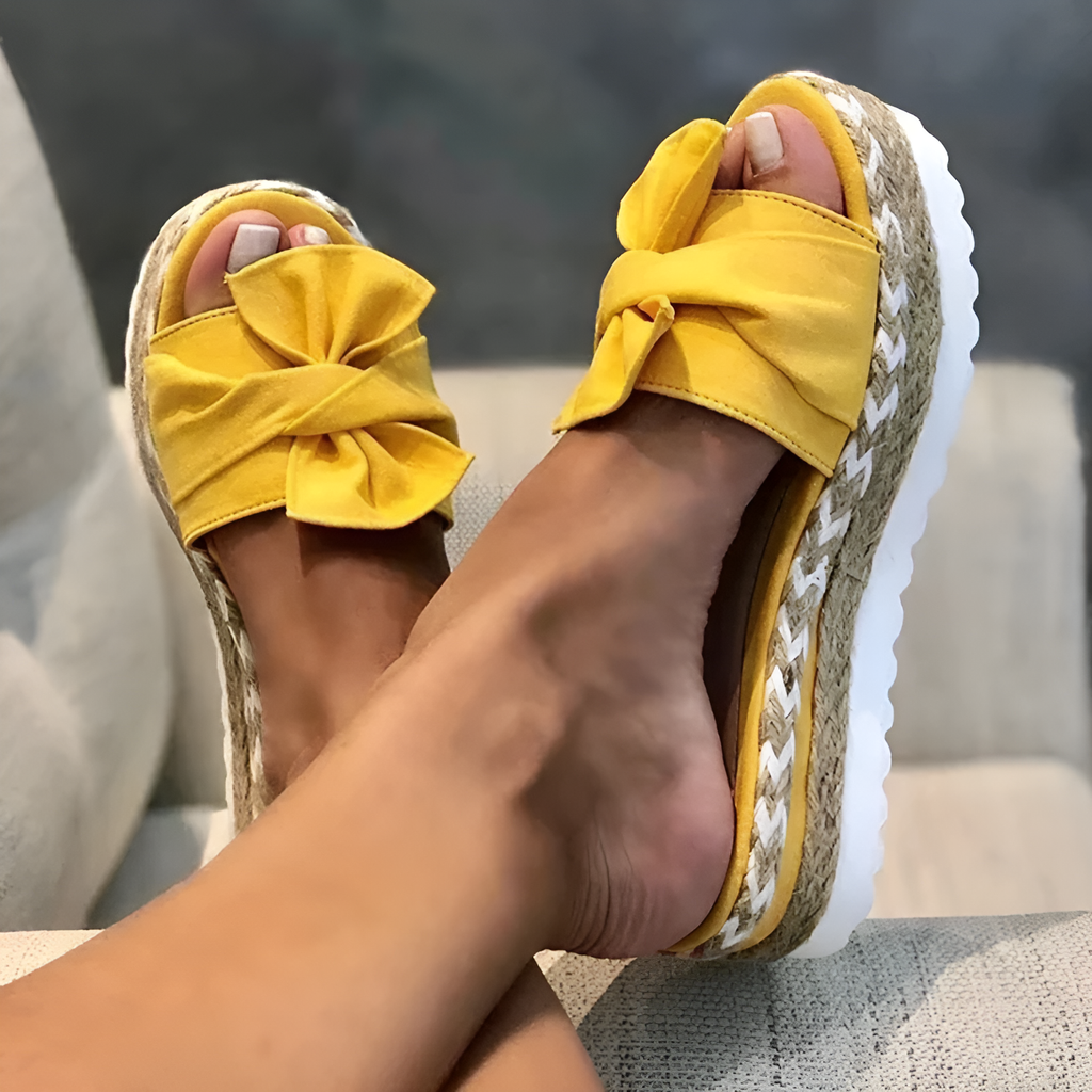 Valenzora | Wedge sandals with bow detail