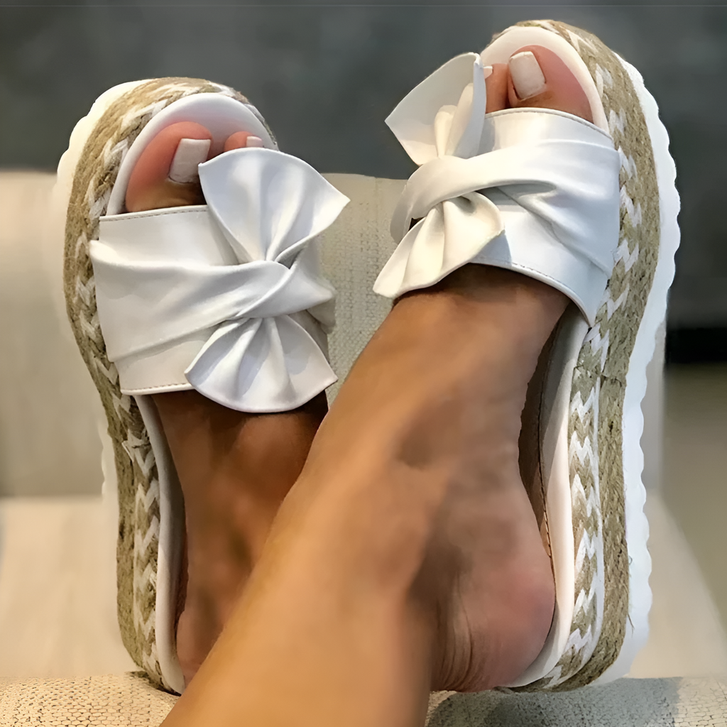 Valenzora | Wedge sandals with bow detail