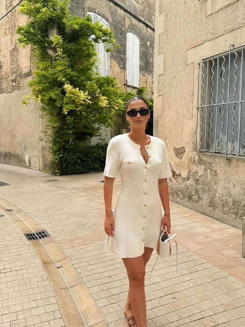 Valenzora | Geripptes Strickkleid mit Knöpfen und Brusttaschen
