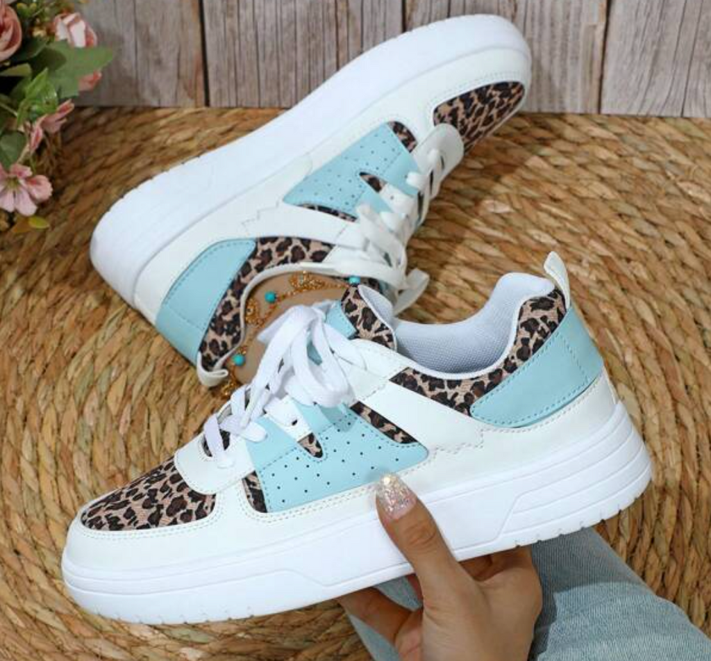 Valenzora | Colorful lace-up shoes for women