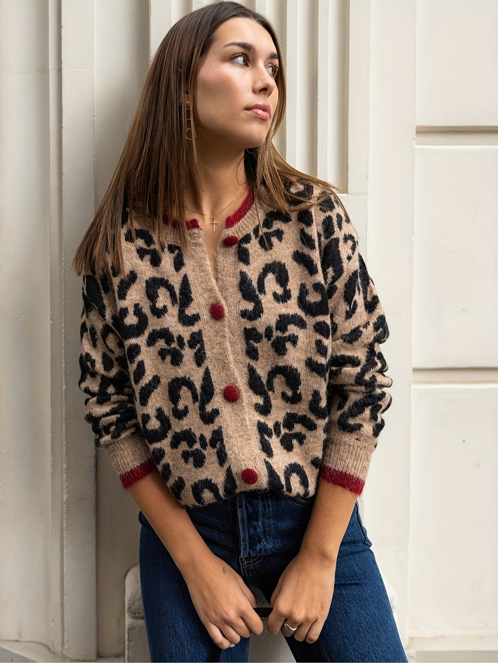 Valenzora | Stylish leopard print cardigan with button closure