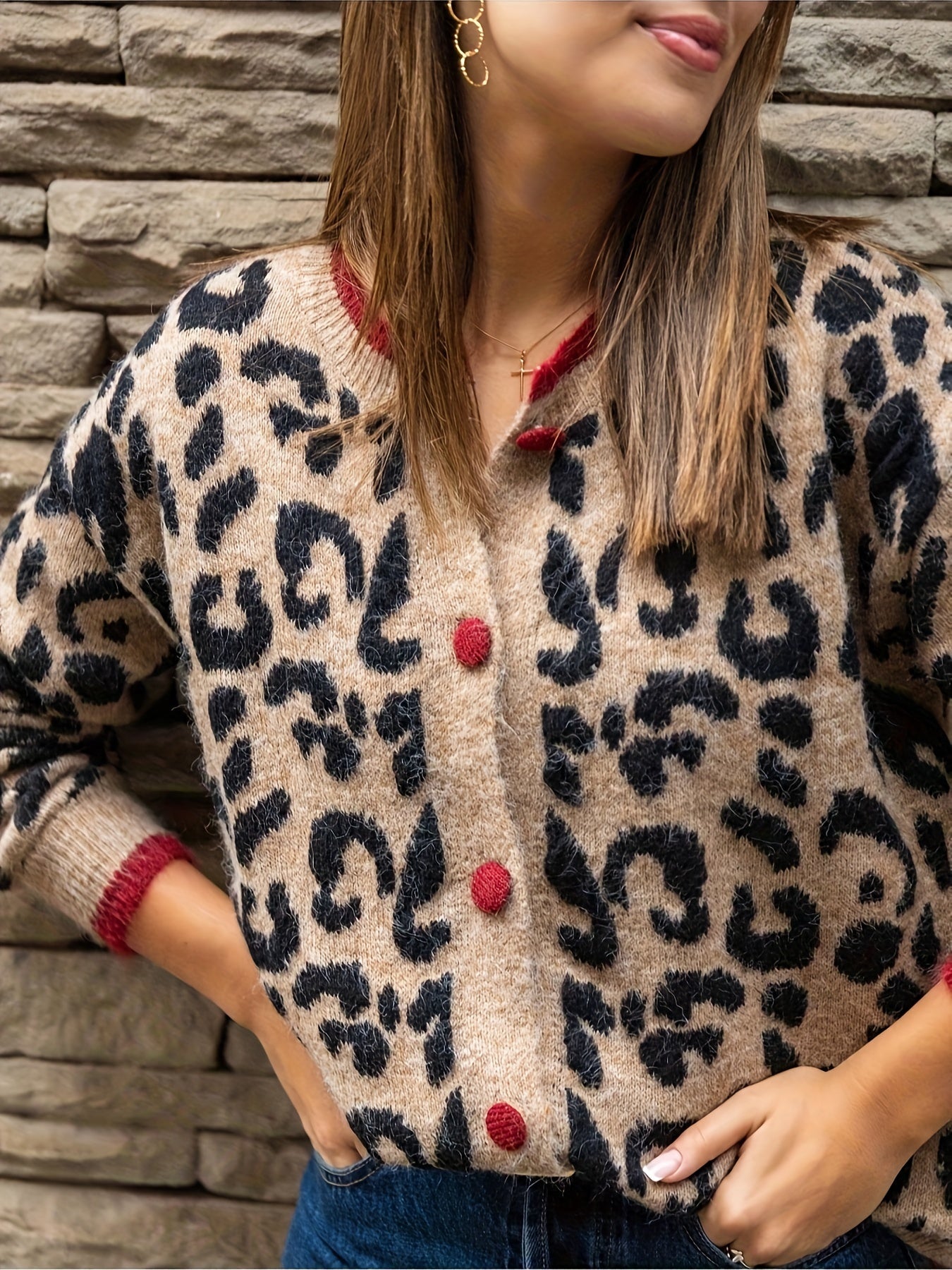 Valenzora | Stylish leopard print cardigan with button closure