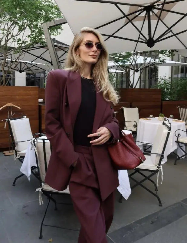 Valenzora | Fashionable two-piece suit. Stylish elegance for every occasion.
