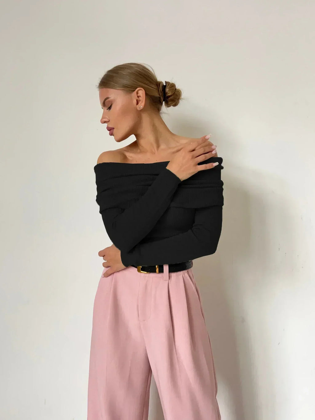 Valenzora - Off Shoulder Pullover