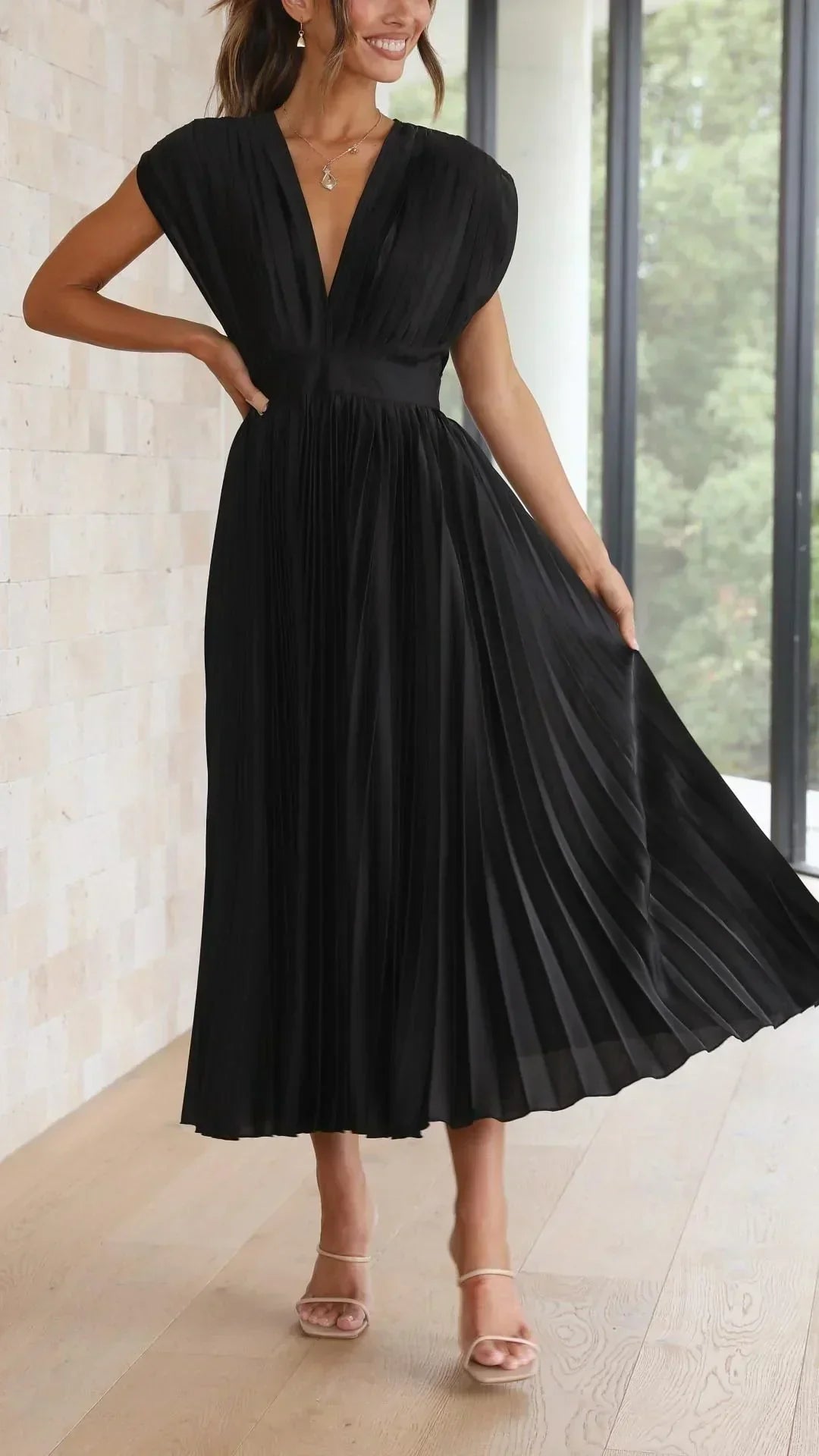Valenzora | Dress with V-neck and back tie