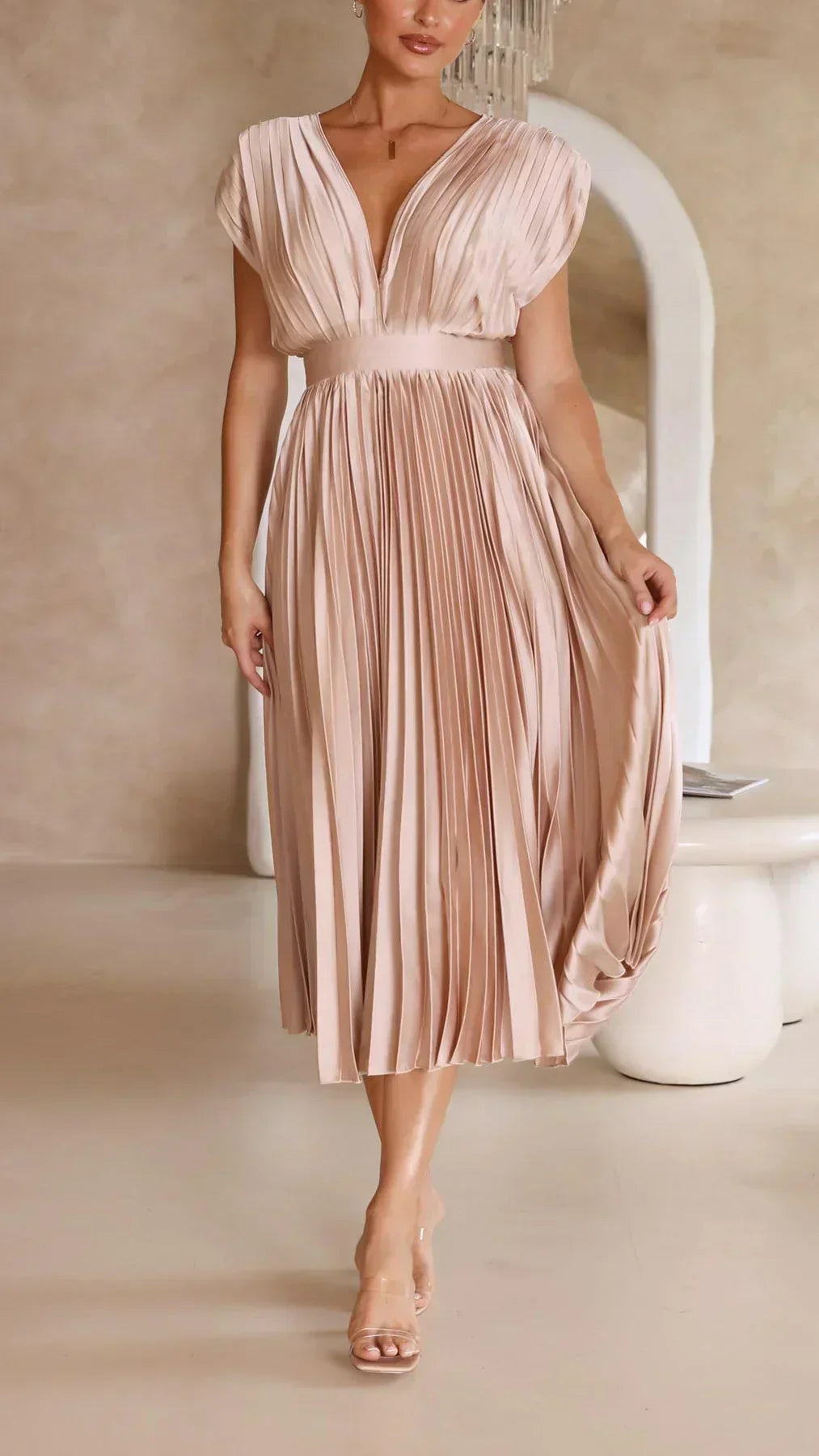 Valenzora | Sleeveless pleated midi dress