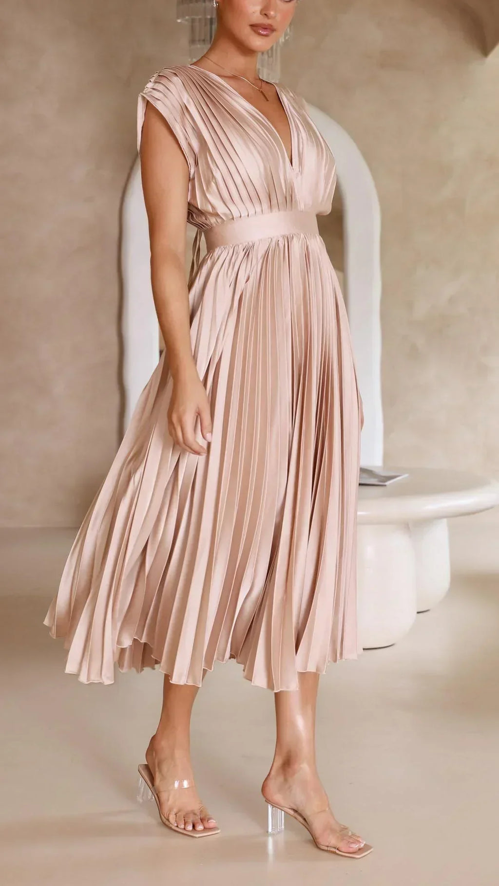 Valenzora | Dress with V-neck and back tie