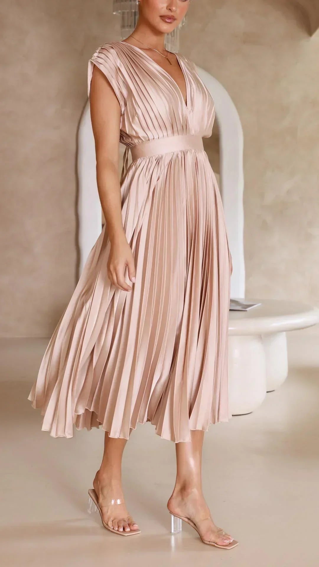 Valenzora | Dress with V-neck and back tie