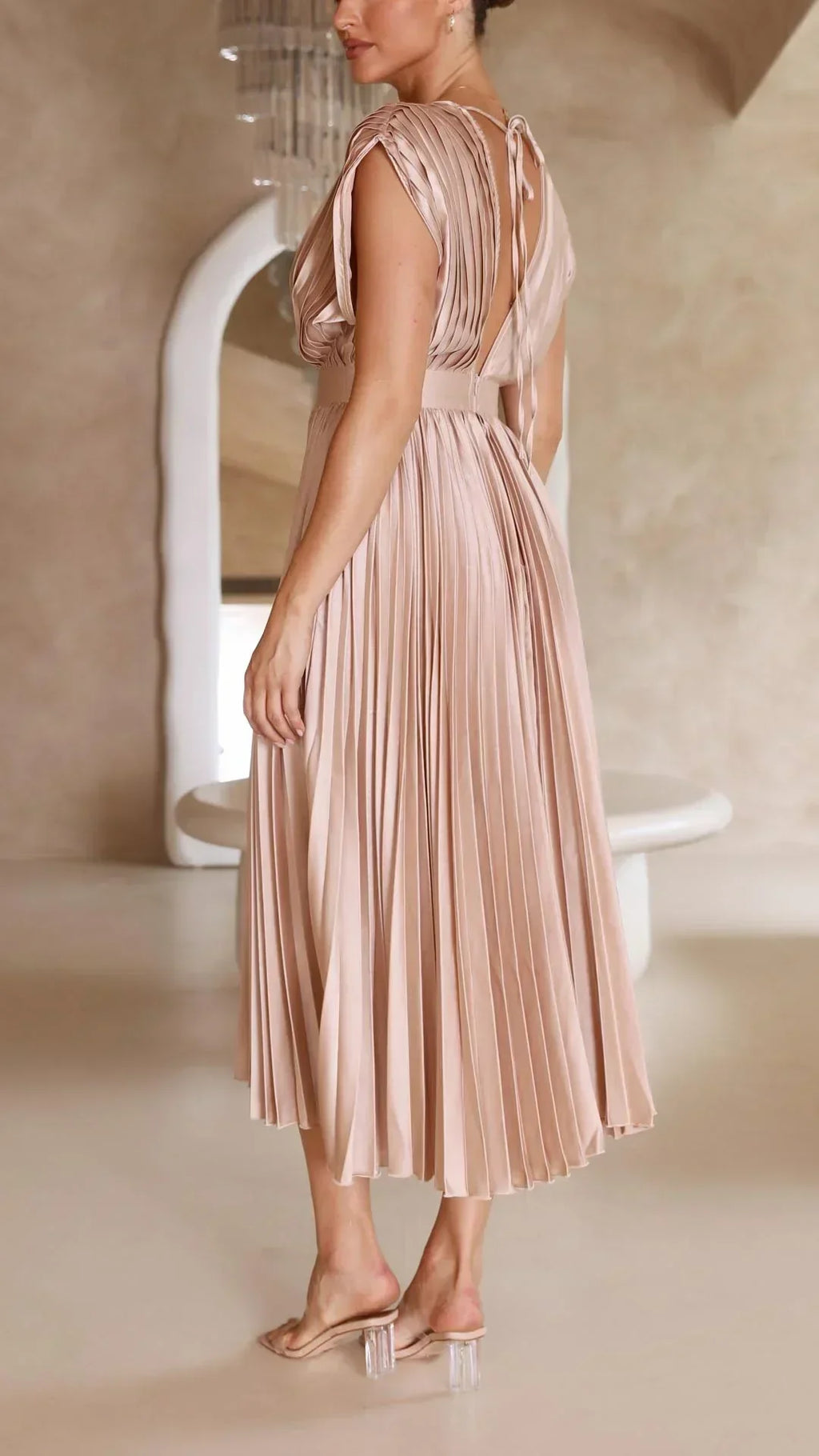 Valenzora | Dress with V-neck and back tie