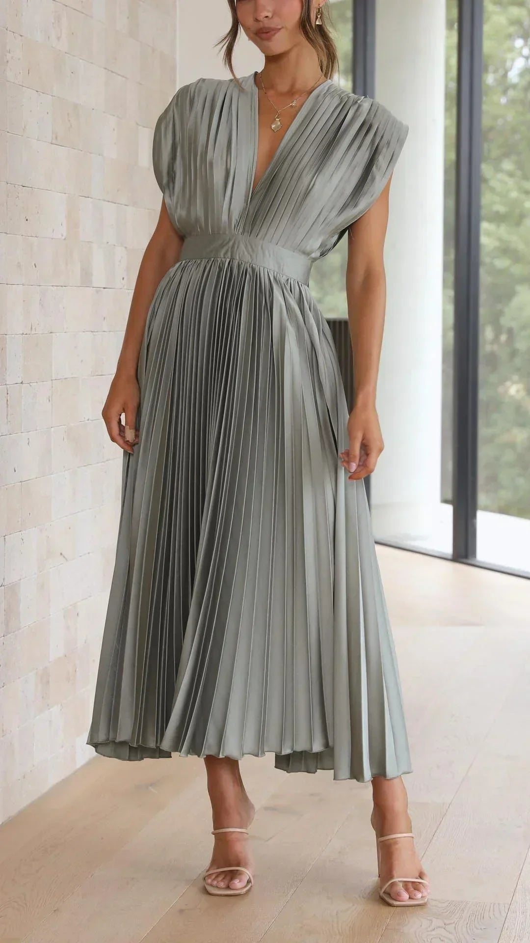 Valenzora | Dress with V-neck and back tie