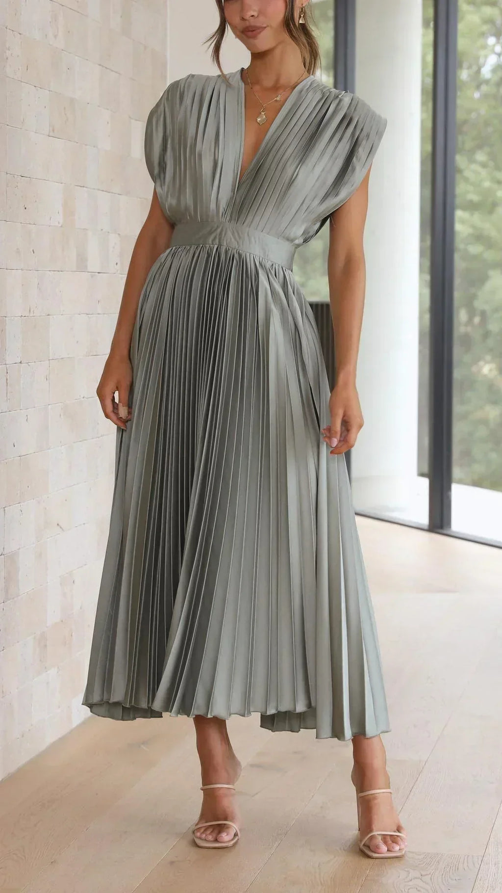Valenzora | Elektrisch plissiertes, elegantes ärmelloses Kleid