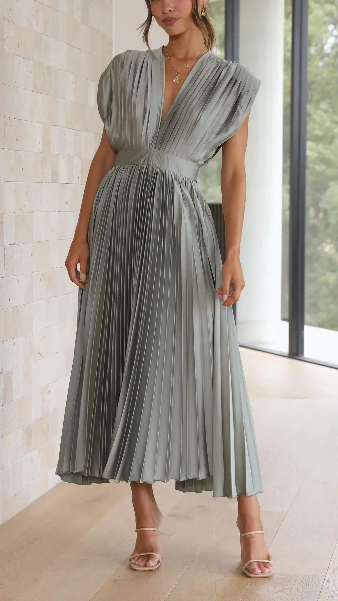 Valenzora | Elektrisch plissiertes, elegantes ärmelloses Kleid