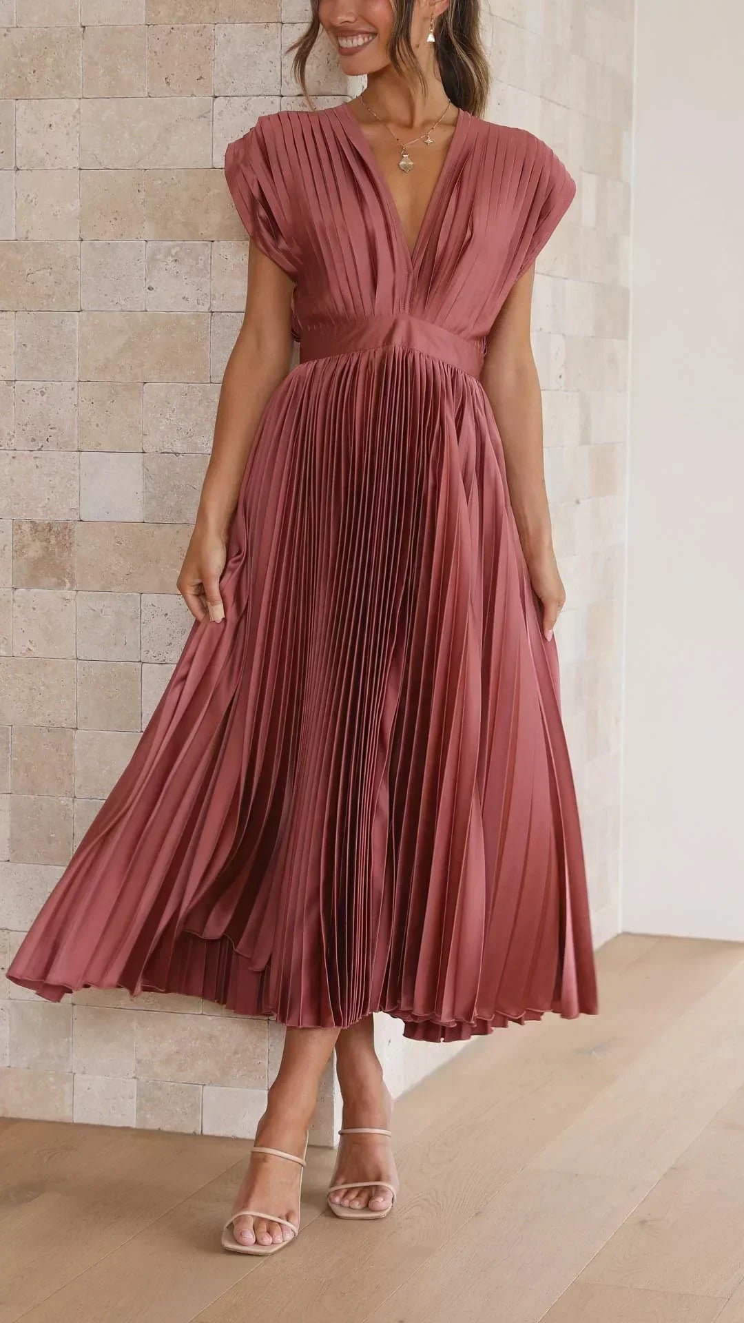 Valenzora | Elektrisch plissiertes, elegantes ärmelloses Kleid