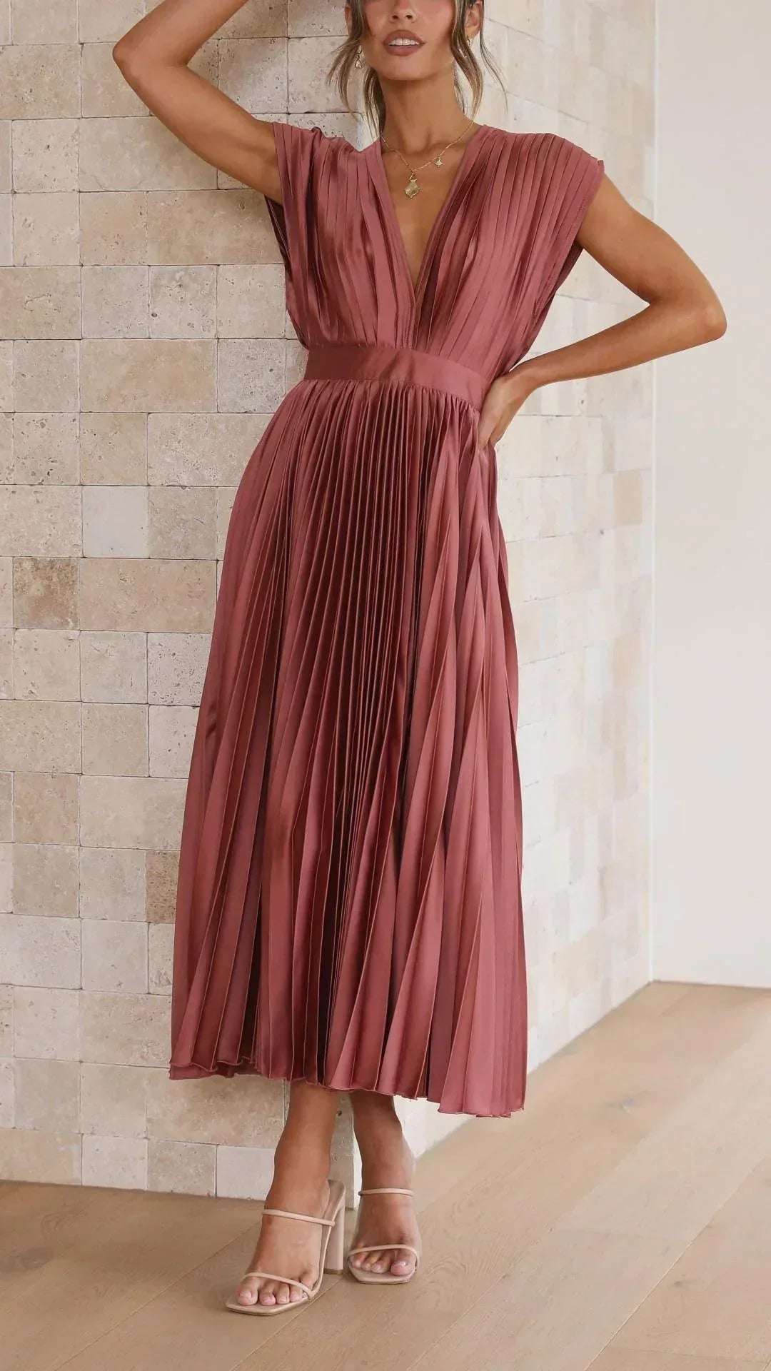Valenzora | Dress with V-neck and back tie