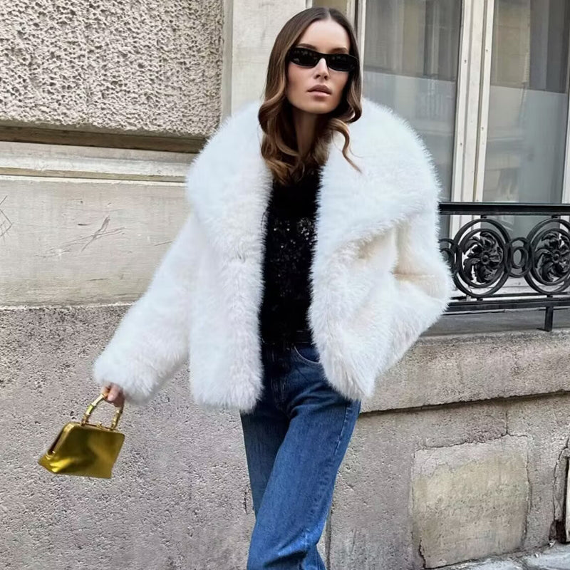 Valenzora | Warm fur jacket for women in a stylish design