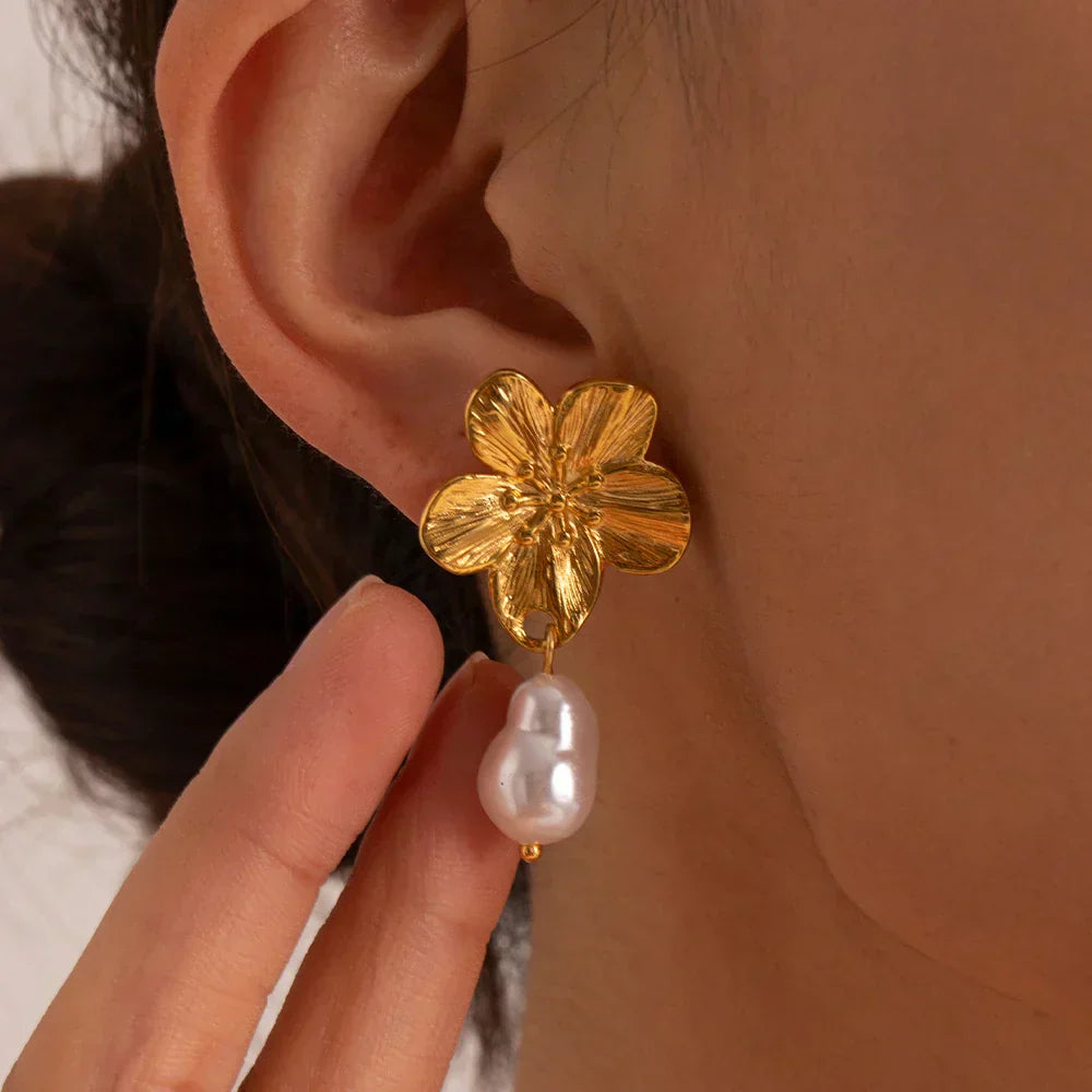 Elle™ - Hypoallergene Vintage-Blumenanstecker, 18 Karat vergoldet