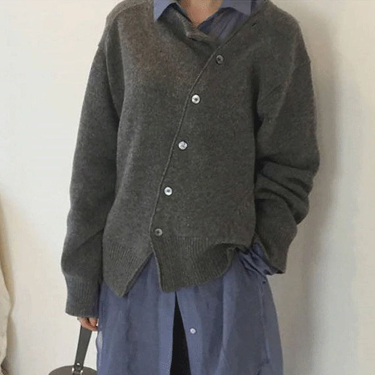 Valenzora - Comfortable jacket with button details