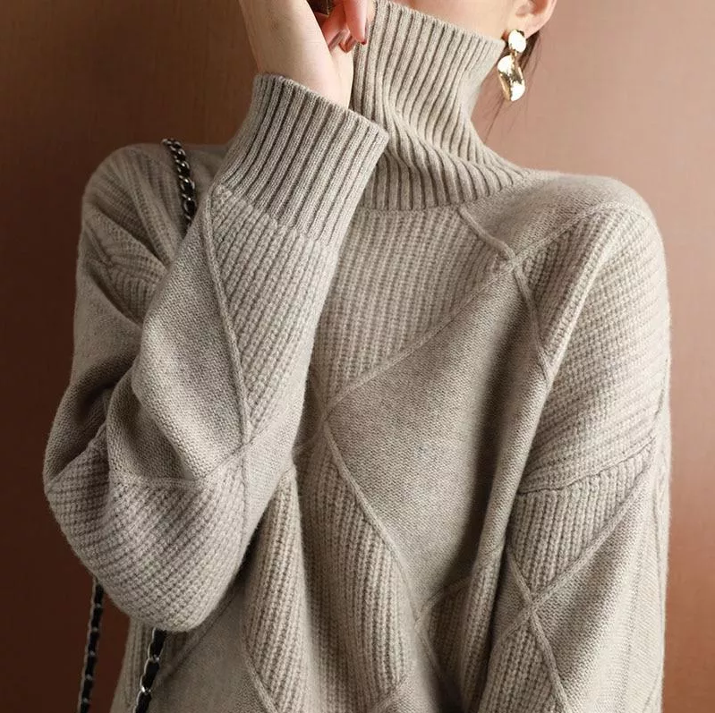 Valenzora Hannover – Locker sitzende Rollkragen-Strickjacke