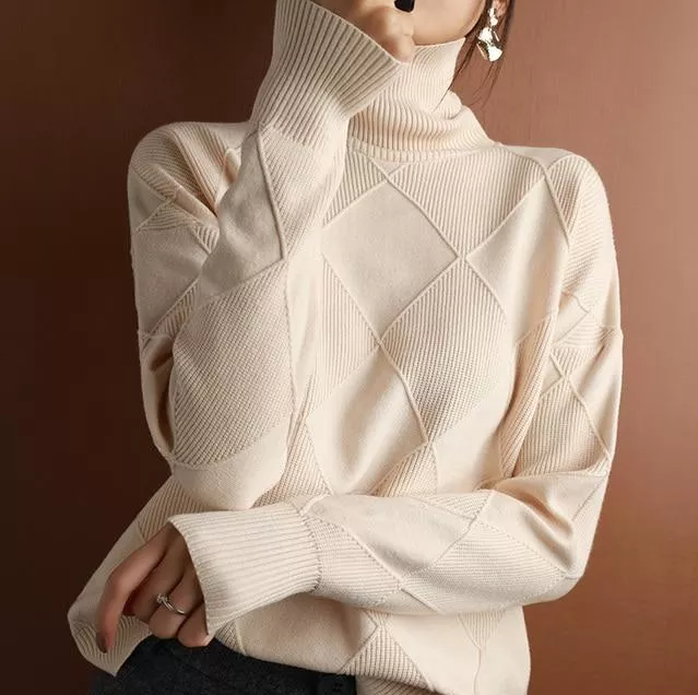 Valenzora Hannover – Locker sitzende Rollkragen-Strickjacke