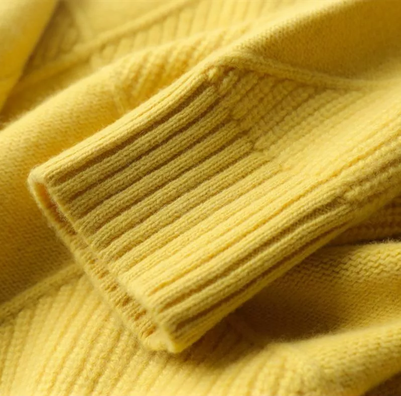 Valenzora Hannover – Locker sitzende Rollkragen-Strickjacke