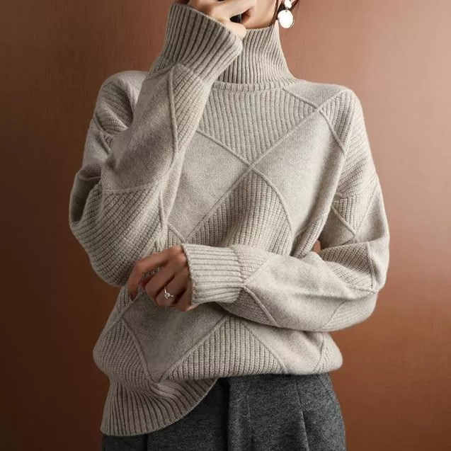 Valenzora Hannover – Locker sitzende Rollkragen-Strickjacke