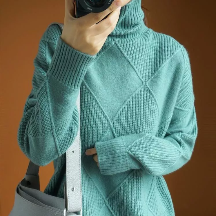 Valenzora Hannover – Locker sitzende Rollkragen-Strickjacke