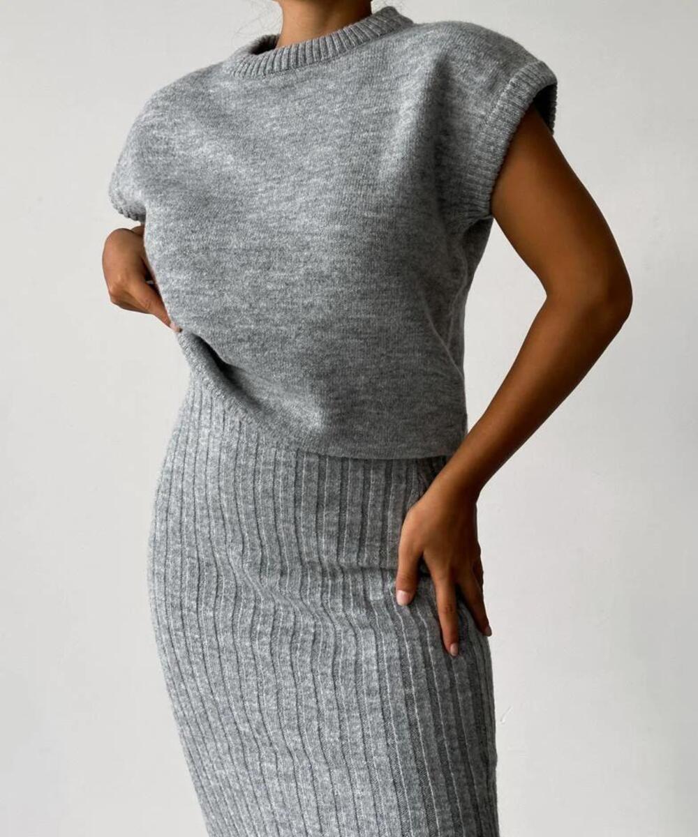 Two-piece ensemble: Sleeveless vest + knitted skirt
