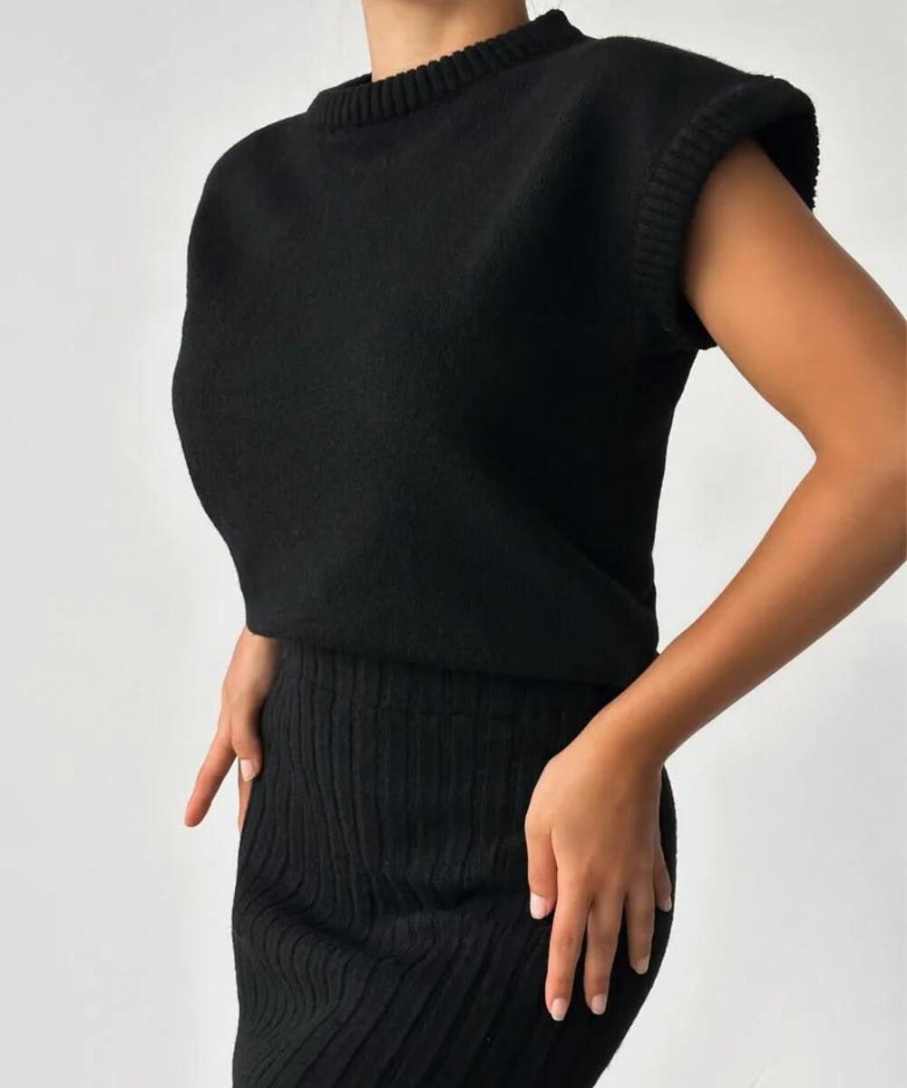 Two-piece ensemble: Sleeveless vest + knitted skirt