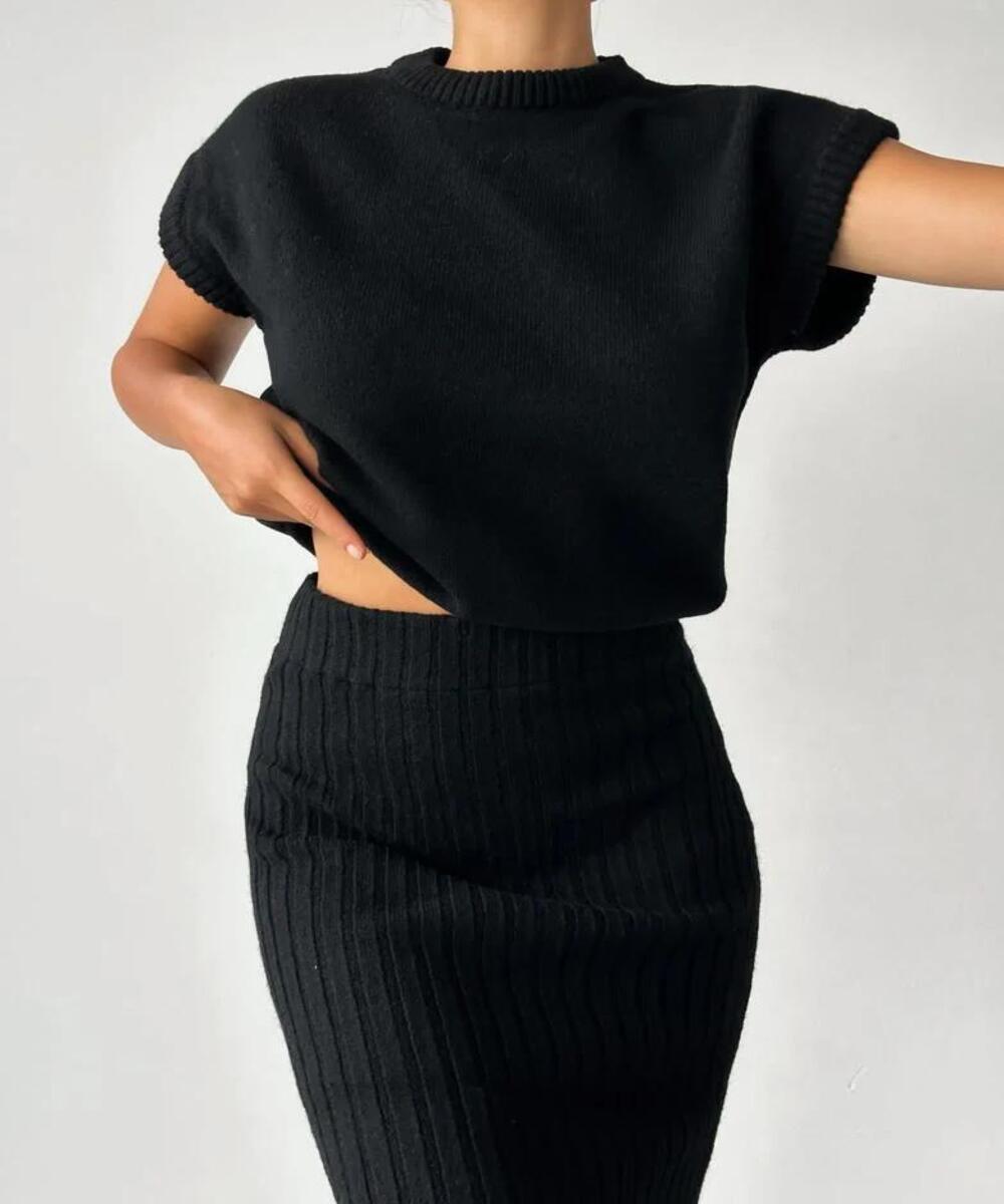 Two-piece ensemble: Sleeveless vest + knitted skirt