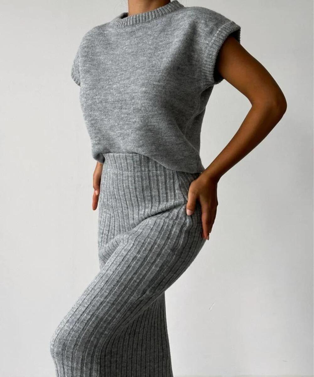 Two-piece ensemble: Sleeveless vest + knitted skirt