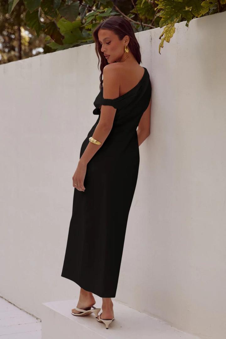Leinenkleid mit schrägen Schultern