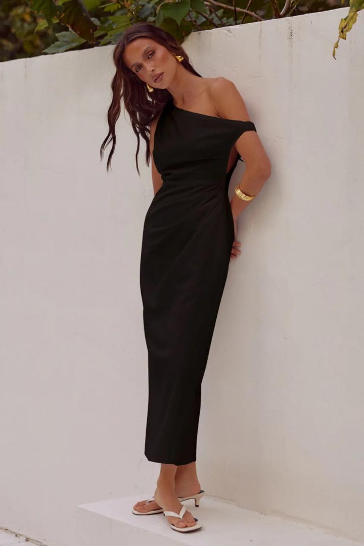 Leinenkleid mit schrägen Schultern