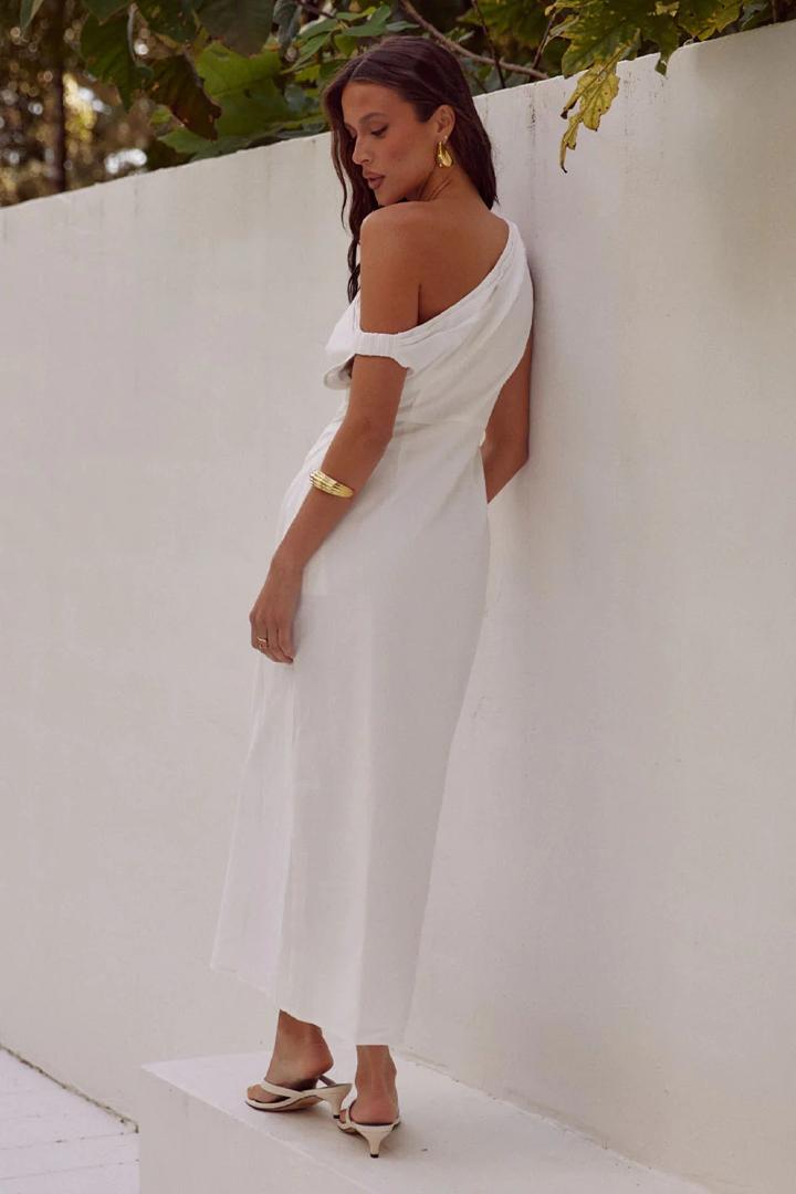 Leinenkleid mit schrägen Schultern