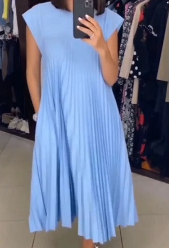 Elegant pleated dress, solid color, sleeveless