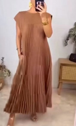 Elegant pleated dress, solid color, sleeveless