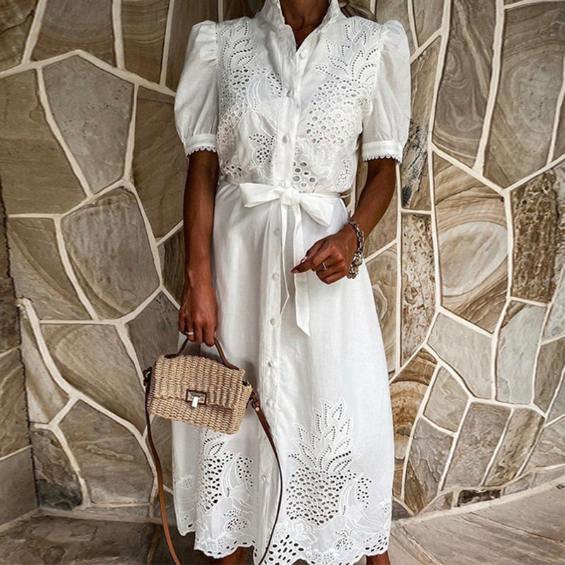 Valenzora | Maxikleid mit besticktem Cut-out-Design, Puffärmeln, Knopfverschluss und Taillenknoten