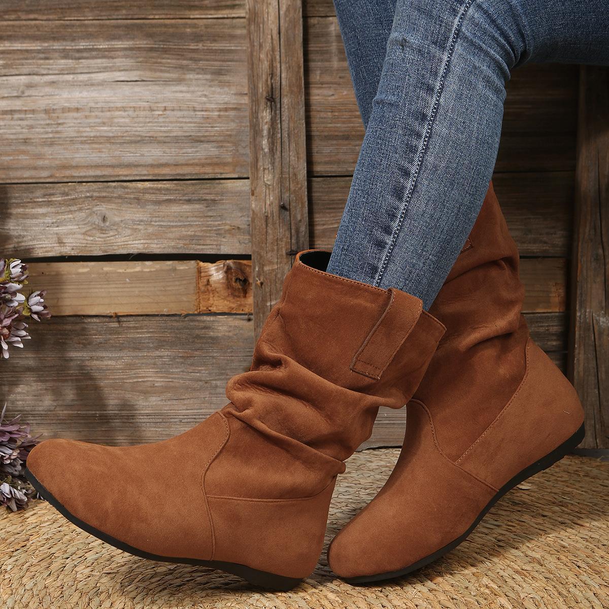 Valenzora | Plush boots with flat soles