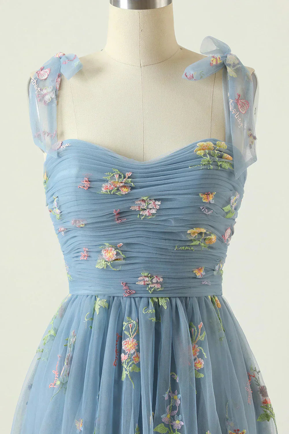 Valenzora | High-quality ball gown made of embroidered tulle